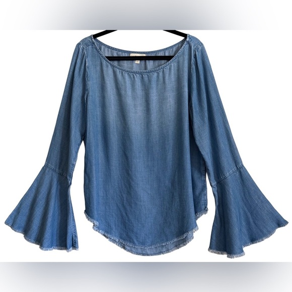 cloth & stone Tops - CLOTH & STONE 100% Tencel Lightweight Denim Flounce Sleeve Frayed Hem Top Size L